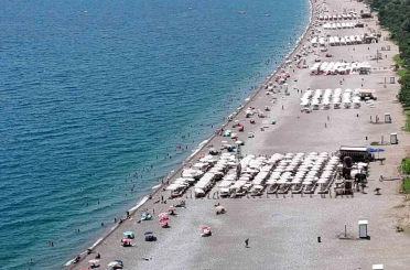 Antalya’da termometreler 38 dereceyi gösterdi, sahiller doldu 