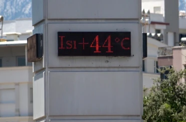 Antalya’da termometreler 44 dereceyi gördü 
