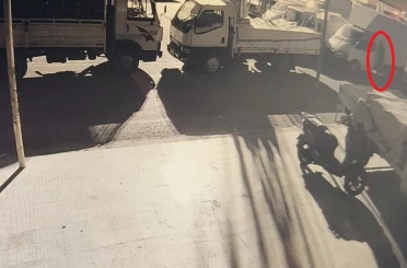 Antalya’da üzerinde anahtarı unutulan biber yüklü kamyonet terk edilmiş halde bulundu 