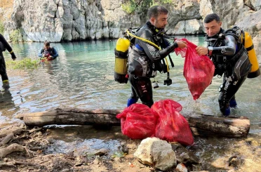 Antalya’nın içme suyu kaynağından pet bardak, alkol şişeleri, poşetler çıkartıldı 