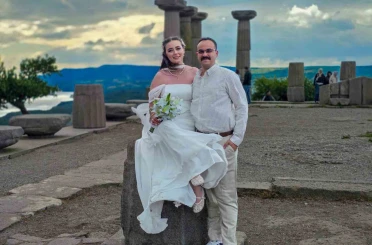 Antik kent, düğün fotoğrafı çektirmek isteyen çifte doğal fotoğraf stüdyosu oldu 