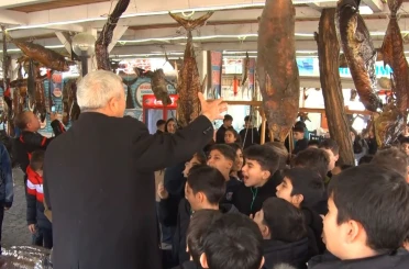 Ara tatile giren öğrencilerden, balık müzesi ziyareti 