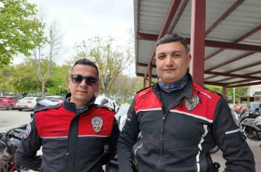 Araç sürerken boğazına erik kaçtı, hayatını Yunus polisleri kurtardı