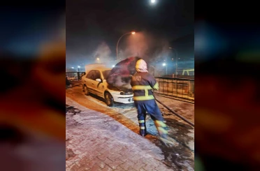 Araç yangını kısa sürede söndürüldü 
