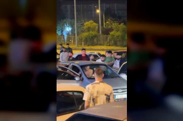 Araçtaki 2 kişiyi böyle darbettiler 