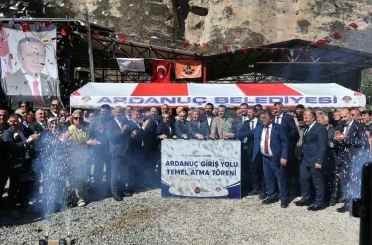 Ardanuç ilçesine 200 milyon liralık giriş yolu projesi 