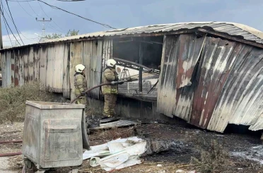 Arnavutköy’de BEDAŞ’a ait trafodan çıkan kıvılcımlar ayakkabı deposunu küle çevirdi 
