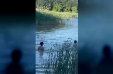 Arnavutköy’de çocukların gölette tehlikeli oyunu kamerada 