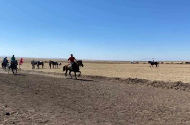 Arpaçay’da 4. Geleneksel Rahvan At Yarışları yapıldı 
