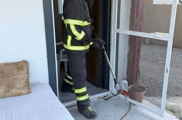 Arsuz’da eve giren yılanı itfaiye yakaladı
