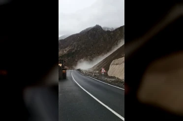 Artvin-Şavşat karayolunda heyelan 