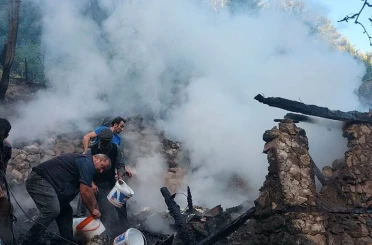Artvin Yusufeli’de yangın: Ev, ahır ve samanlık kül oldu 
