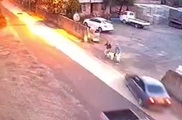 Artvin’de kontrolden çıkan otomobil 2 yayaya çarptı 