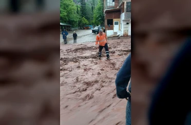 Artvin’de sağanak sonrası dereler taştı 