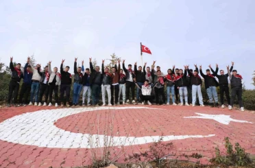 Asker adayları ilk nöbetlerini köylerindeki bu tepede tutuyor 