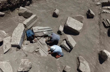 Aspendos’ta şifanın bin 800 yıllık dev heykeli gün yüzüne çıktı 