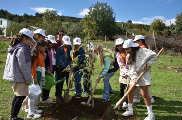 Atakumlu çocuklar yeşil nesil için sahada 