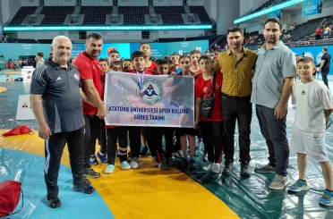 Atatürk Üniversitesi spor kulübünden güreşte Türkiye şampiyonluğu gururu 