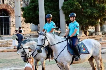 Atlı jandarma birlikleri sahillerde ve turistik bölgelerde görev başında

