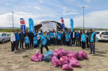 Avrasya Federasyonu’ndan Kale Salkımlı’da kıyı temizliği 