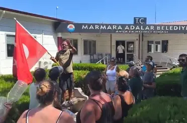 Avşa’da su protestosu: "Konser değil, su istiyoruz"
