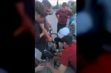 Ayağı bisiklete sıkışan çocuğun yardımına Yunus polisleri yetişti 