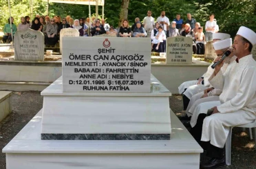 Ayancıklı 15 Temmuz şehidi kabri başında anıldı 