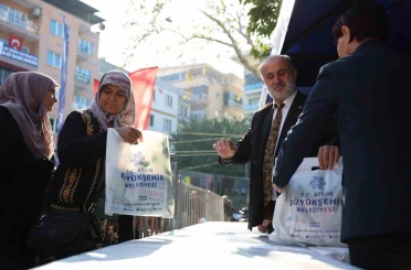 Aydın Büyükşehir’in kışlık fideleri İncirliova’da vatandaşlara dağıtıldı 