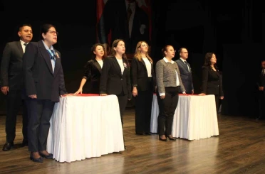 Aydın’da göreve yeni başlayan 8 öğretmen yemin etti 