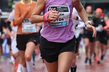 Aydınlı öğretmen 42 kilometrelik maratonu rekoruyla tamamladı
