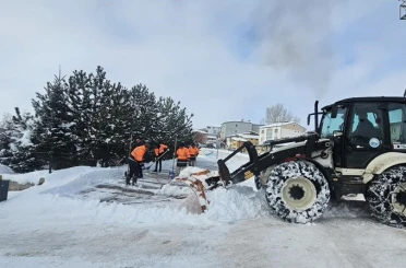 Aydıntepe’de karla mücadele ilçe genelinde devam ediyor 