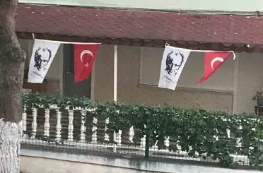 Ayvalık-Sarımsaklı’da Atatürk ve Cumhuriyet sevgisi sokağa taşıyor
