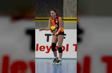 Ayvalıklı genç voleybolcu Minel Yalçın milli takım kampına davet edildi 