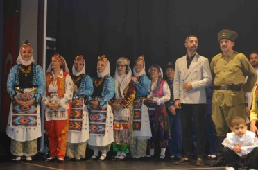Ayvalık’ta Çanakkale destanı halk danslarıyla yaşatıldı 