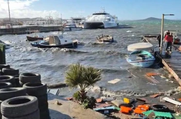Ayvalık’ta kuvvetli fırtına tekneleri batırdı 