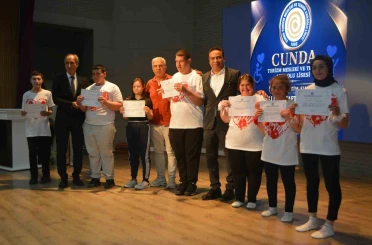 Ayvalık’ta özel öğrencilerden anlamlı gösterim