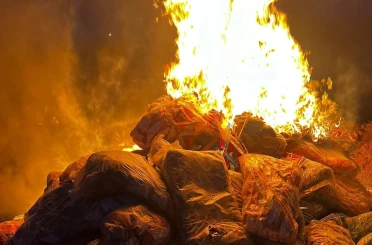 Az kalsın çocukları zehirleyeceklerdi: 2 ton abur cubur imha edildi