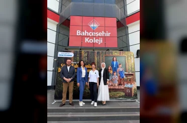 Azra Akın Bahçeşehir Kolejinde 