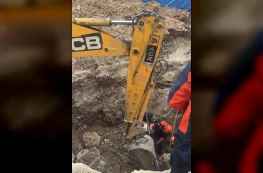 Baba ve oğlu göçük altında kaldı: 2 yaralı 