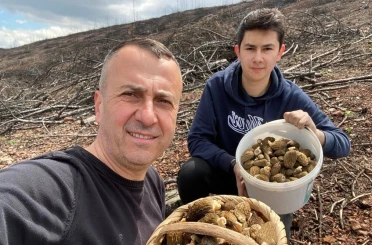 Baba ve oğlunun yüzünü güldüren mantar avı 
