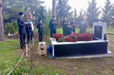 Babaeski’de şehit üsteğmen mezarı başında anıldı 