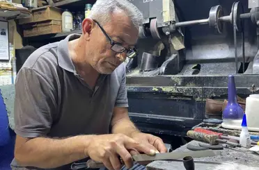 Babasından miras kalan ayakkabı tamirciliğini 43 yıldır yaşatıyor
