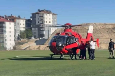 Bacağı kırılan yaşlı adam ambulans helikopterle Malatya’ya sevk edildi 