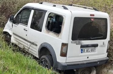Bafra’da su kanalına düşen aracın sürücüsü yaralandı 