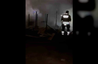 Bağ evinde yakılan ateş yangına sebep oldu 