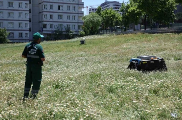 Bağbot ile çim biçmek artık çok kolay 