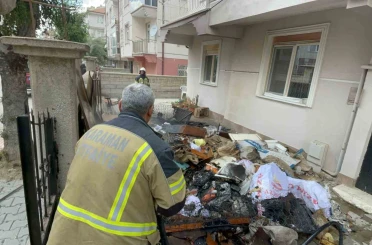 Bahçedeki atık eşyaların yanması paniğe yol açtı 