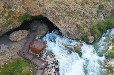 Bahçesaray’da gür akan sular yaban hayatına can veriyor
