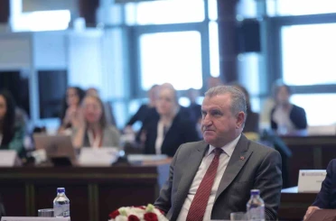 Bakan Bak: "Gençleri bugünün ortağı ve karar süreçlerinin doğal paydaşı olarak görüyoruz" 