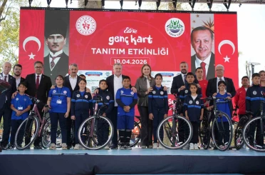 Bakan Bak: "Lütfen çocuklarınızla konuşun, çocuklarınıza sarılın, çocuklarınıza sevginizi aktarın" 